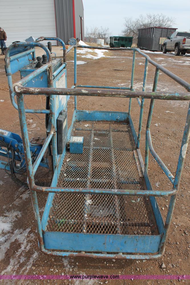 image for item C3643 2000 Genie S85 boom lift