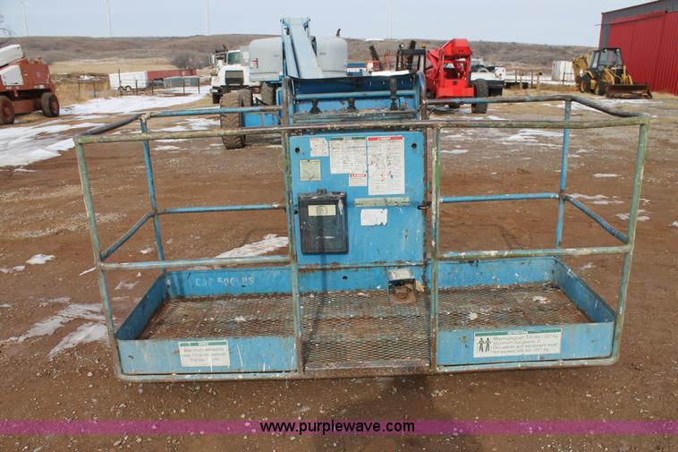 image for item C3643 2000 Genie S85 boom lift
