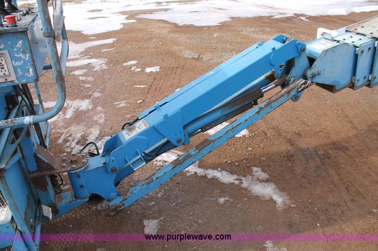 image for item C3643 2000 Genie S85 boom lift