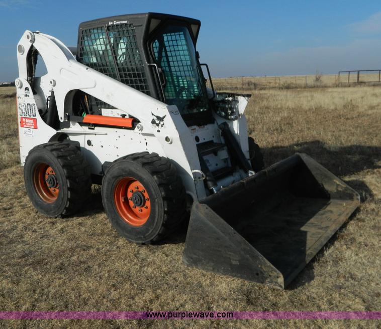 image for item D6081 2006 Bobcat S300 skid steer