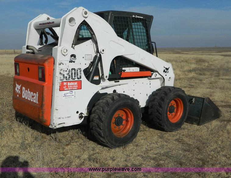 image for item D6081 2006 Bobcat S300 skid steer