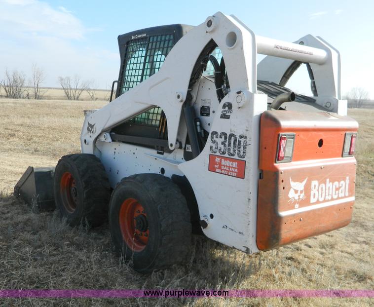 image for item D6081 2006 Bobcat S300 skid steer