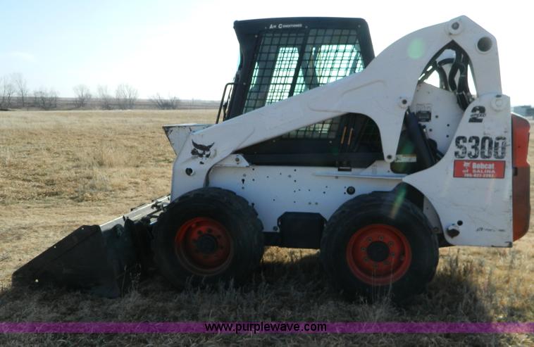 image for item D6081 2006 Bobcat S300 skid steer