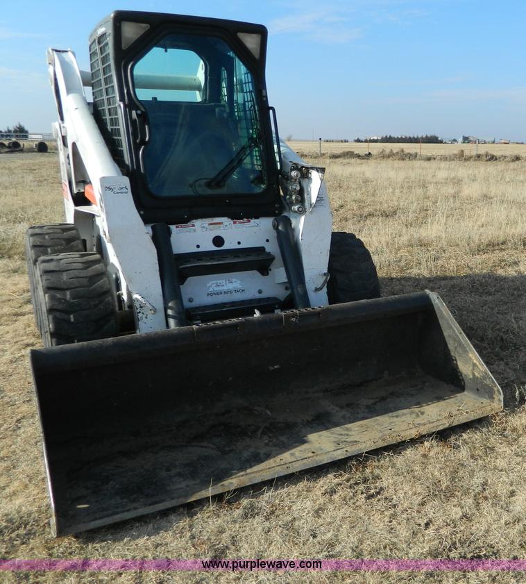 image for item D6081 2006 Bobcat S300 skid steer