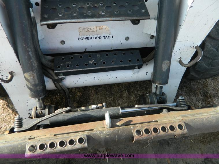 image for item D6081 2006 Bobcat S300 skid steer