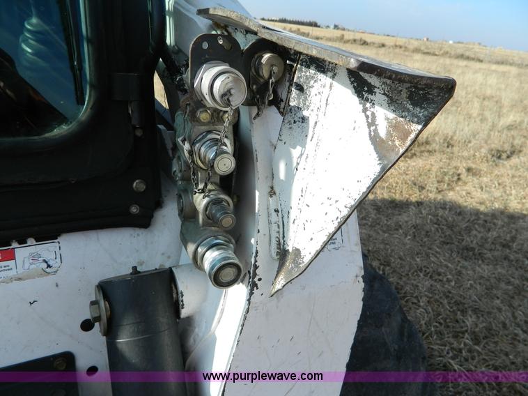 image for item D6081 2006 Bobcat S300 skid steer