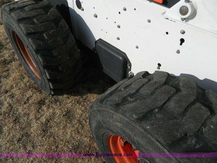 image for item D6081 2006 Bobcat S300 skid steer