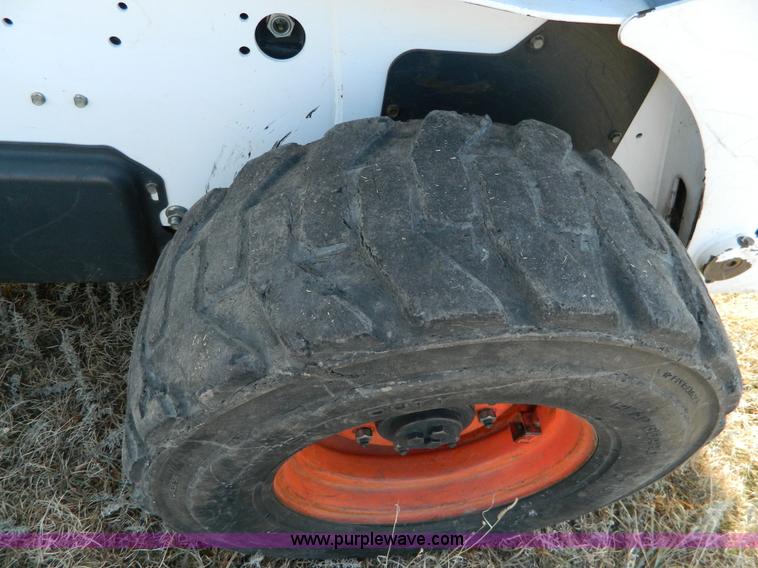 image for item D6081 2006 Bobcat S300 skid steer
