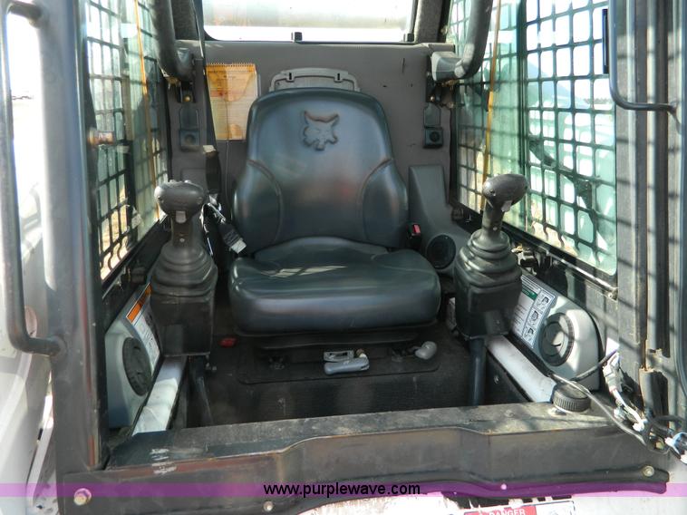 image for item D6081 2006 Bobcat S300 skid steer