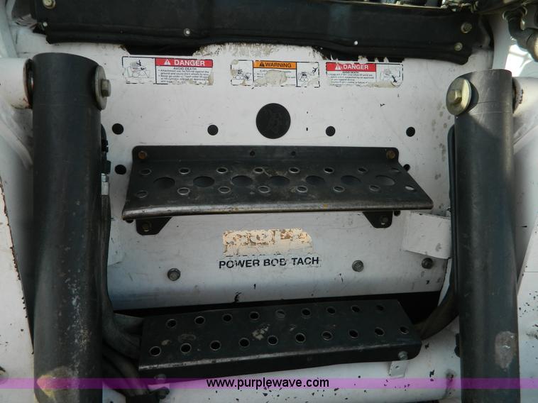 image for item D6081 2006 Bobcat S300 skid steer