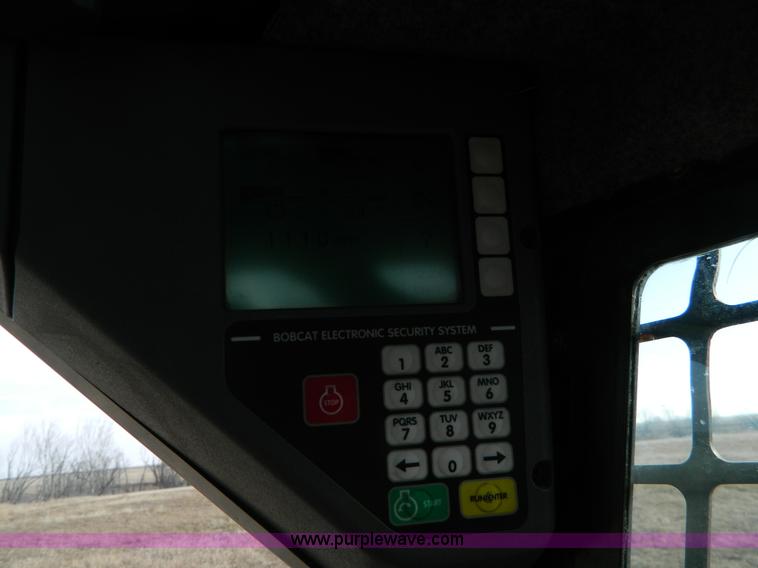 image for item D6081 2006 Bobcat S300 skid steer
