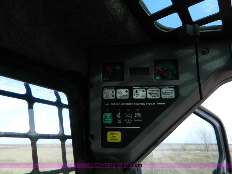 image for item D6081 2006 Bobcat S300 skid steer