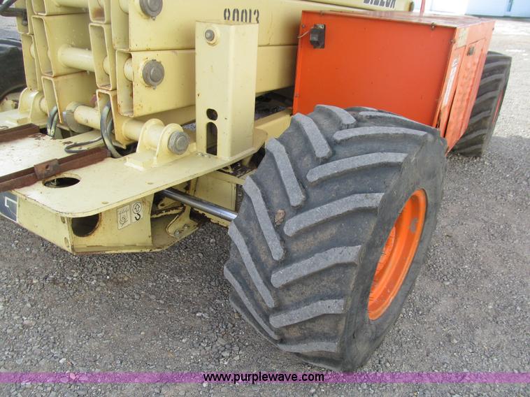 image for item E4639 2000 JLG 33RTS scissor lift