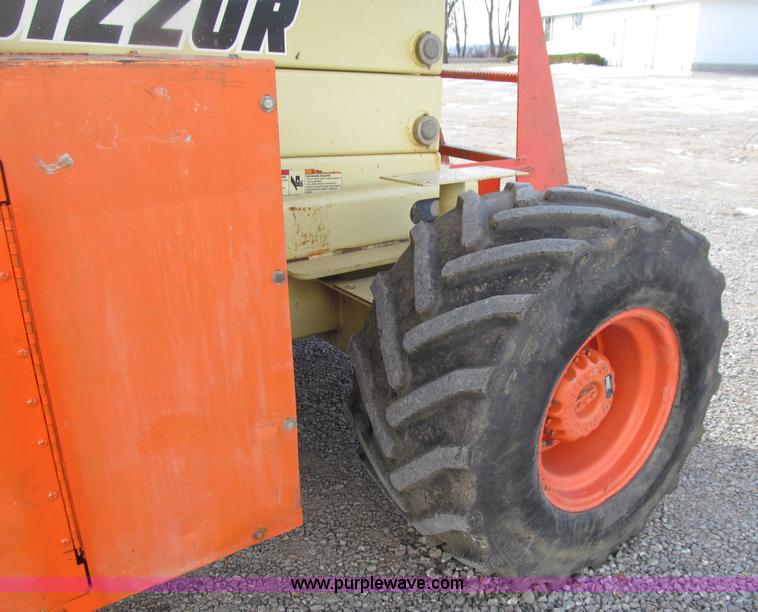 image for item E4639 2000 JLG 33RTS scissor lift