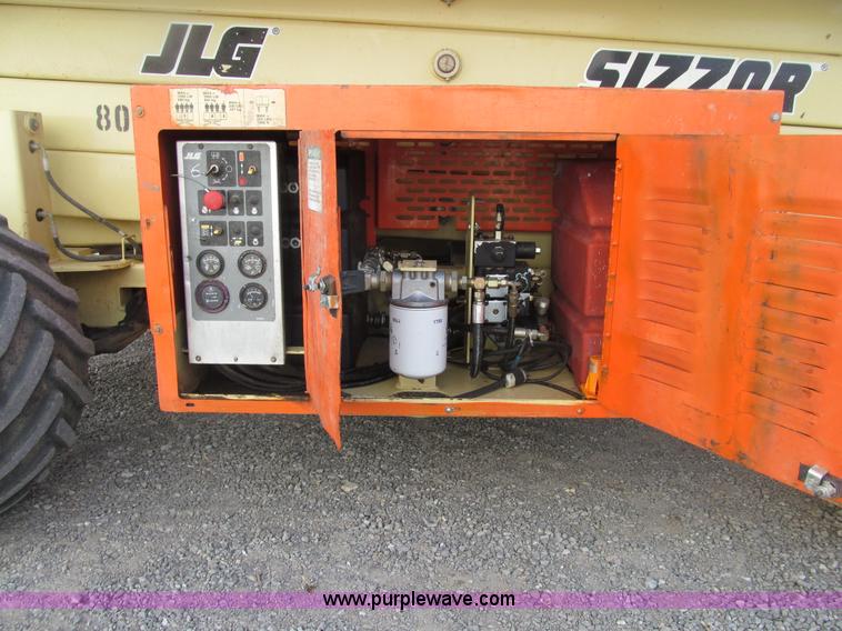 image for item E4639 2000 JLG 33RTS scissor lift