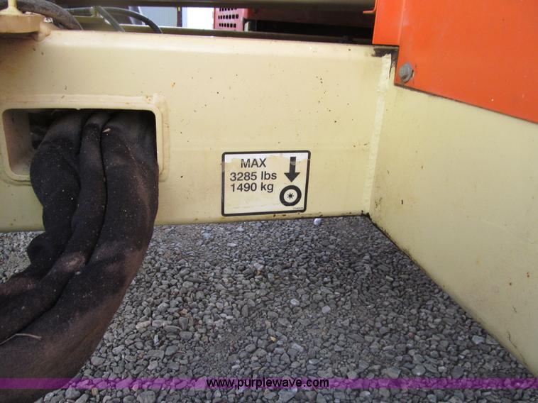 image for item E4639 2000 JLG 33RTS scissor lift