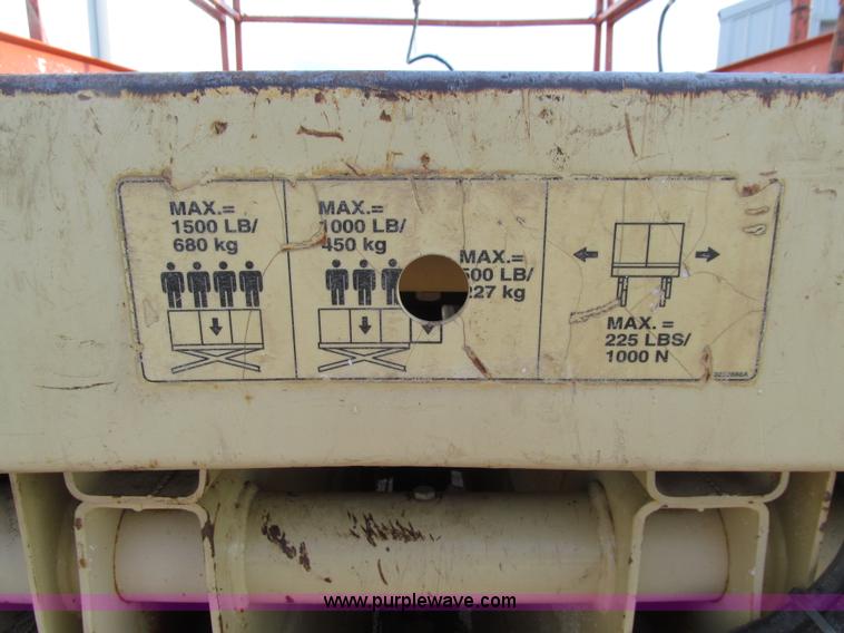 image for item E4639 2000 JLG 33RTS scissor lift