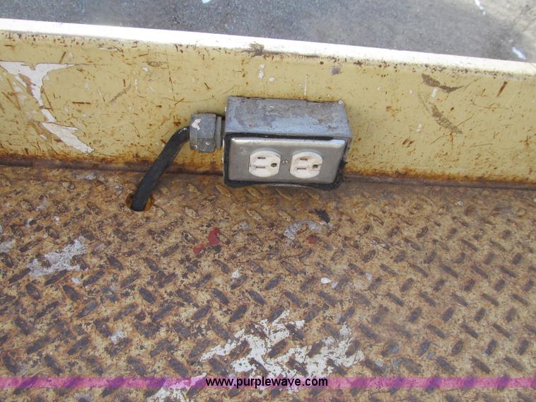 image for item E4639 2000 JLG 33RTS scissor lift