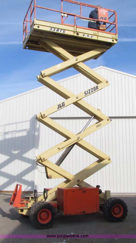 image for item E4639 2000 JLG 33RTS scissor lift