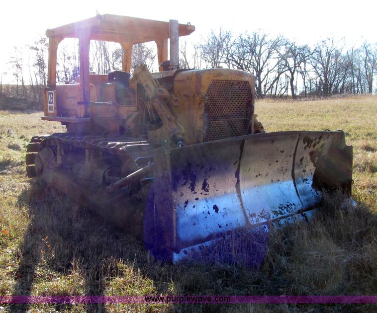 image for item E4642 1972 Caterpillar D7F dozer
