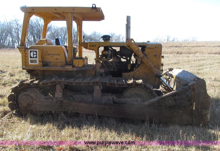 image for item E4642 1972 Caterpillar D7F dozer