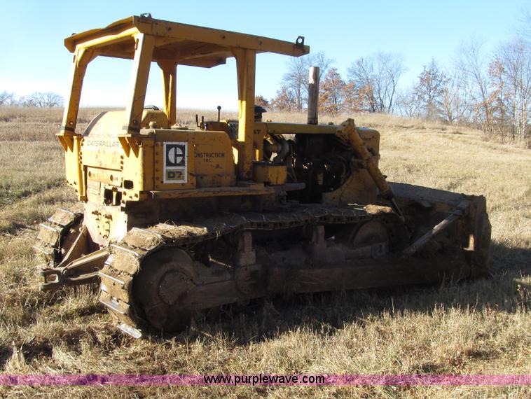 image for item E4642 1972 Caterpillar D7F dozer