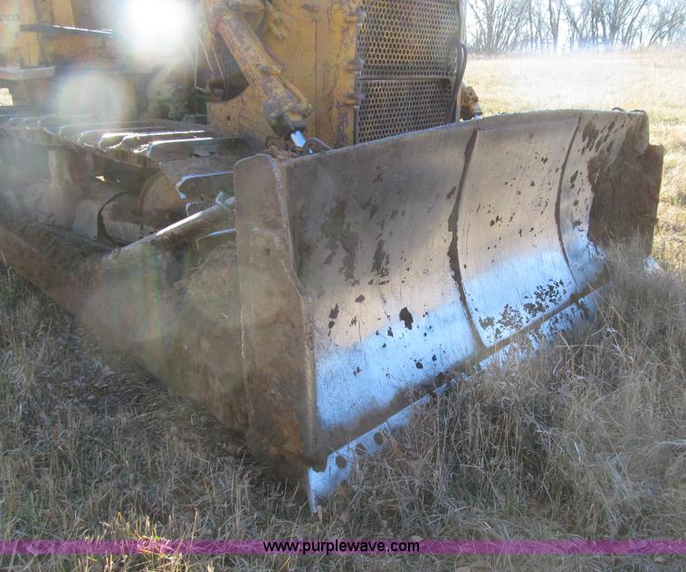 image for item E4642 1972 Caterpillar D7F dozer