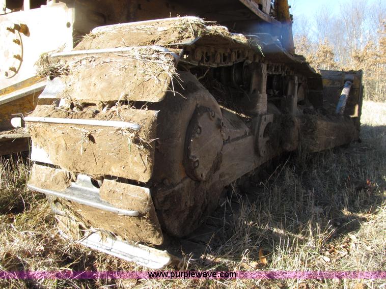 image for item E4642 1972 Caterpillar D7F dozer