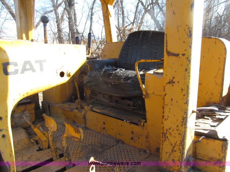 image for item E4642 1972 Caterpillar D7F dozer