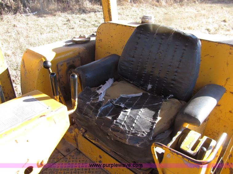 image for item E4642 1972 Caterpillar D7F dozer