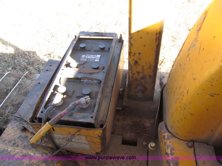 image for item E4642 1972 Caterpillar D7F dozer