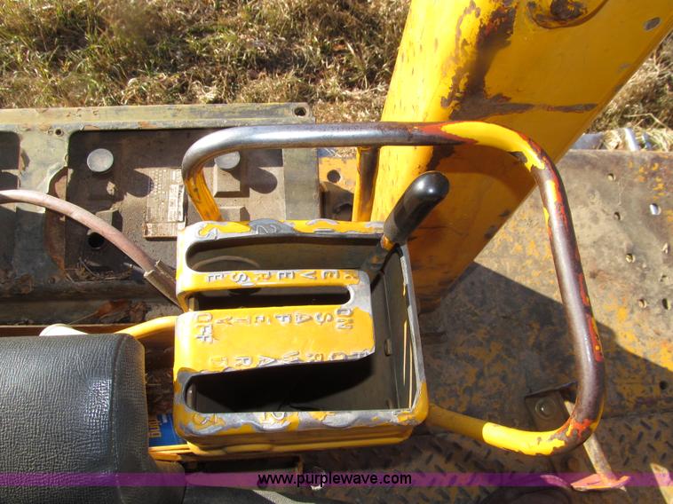 image for item E4642 1972 Caterpillar D7F dozer