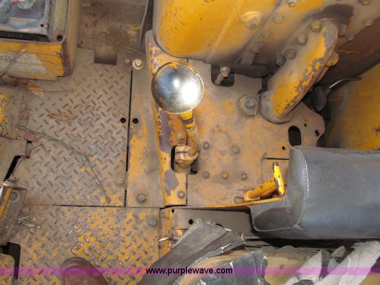 image for item E4642 1972 Caterpillar D7F dozer