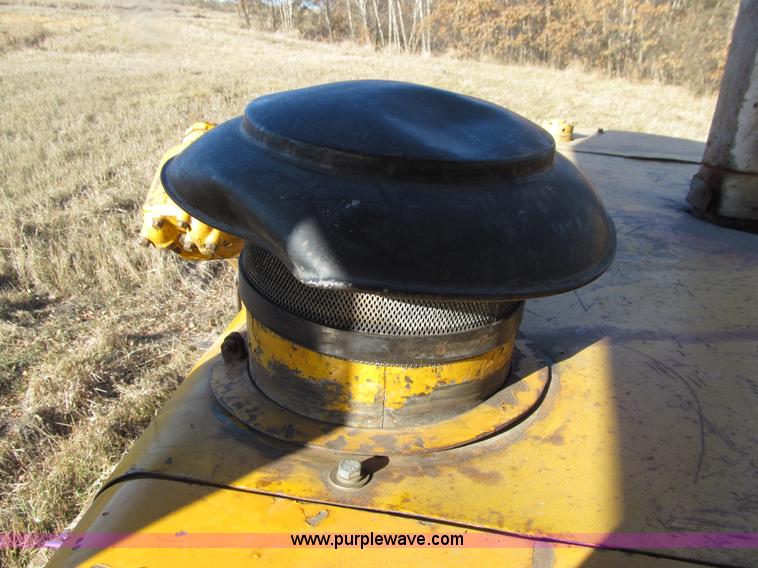 image for item E4642 1972 Caterpillar D7F dozer