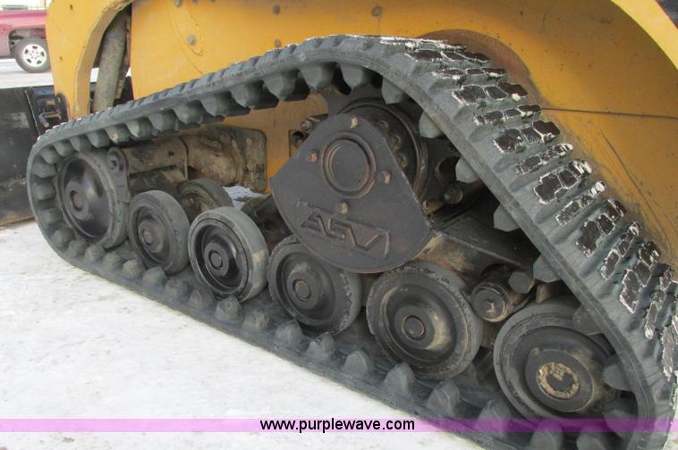 image for item E5232 2003 Caterpillar 257 track skid steer