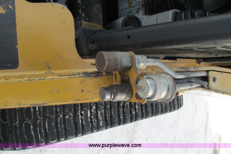 image for item E5232 2003 Caterpillar 257 track skid steer