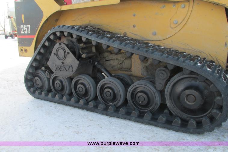 image for item E5232 2003 Caterpillar 257 track skid steer