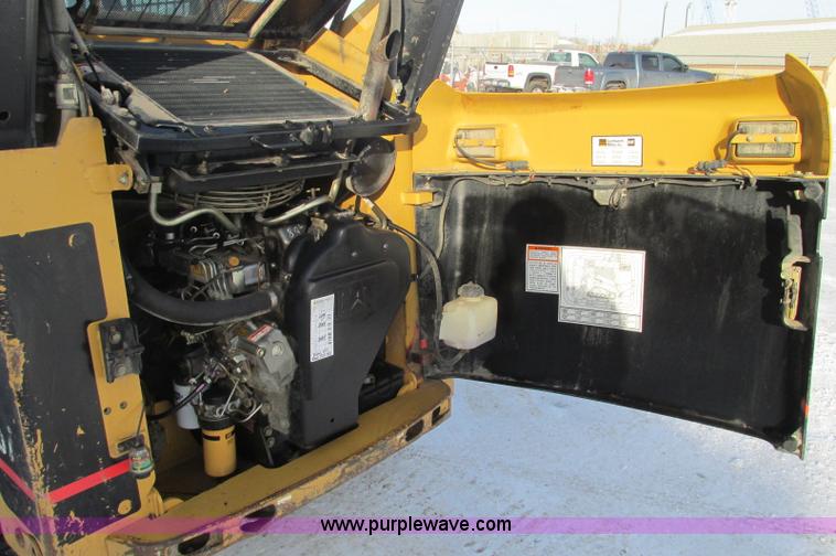 image for item E5232 2003 Caterpillar 257 track skid steer