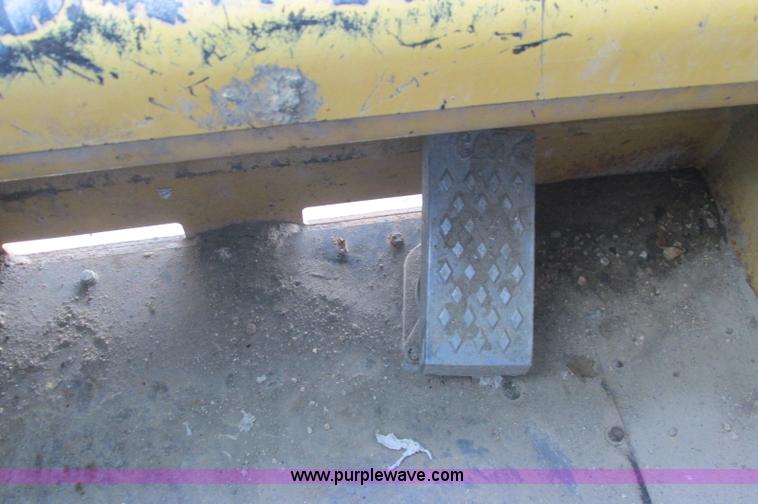 image for item E5232 2003 Caterpillar 257 track skid steer