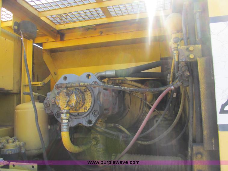 image for item E7406 1995 Kobelco SK400LC Mark IV excavator