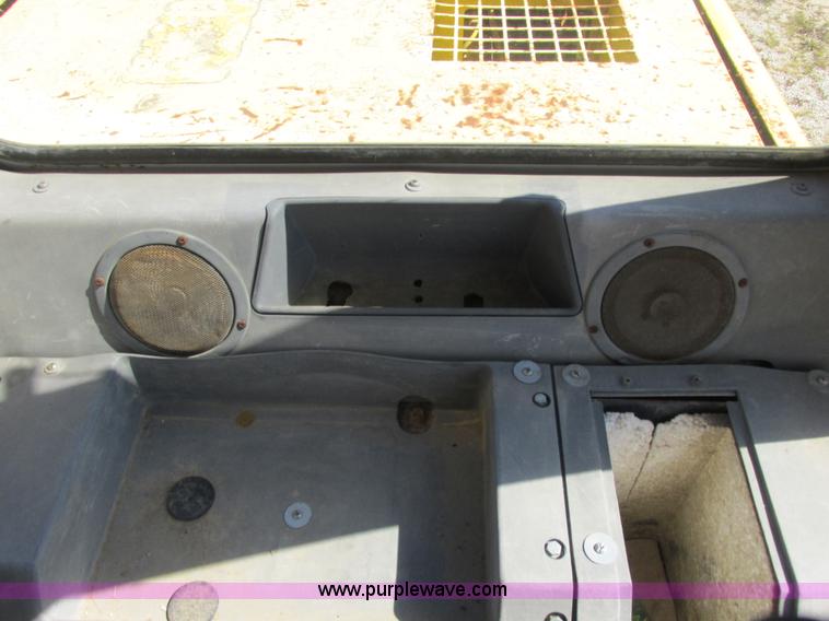 image for item E7406 1995 Kobelco SK400LC Mark IV excavator