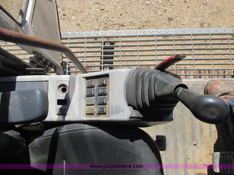 image for item E7406 1995 Kobelco SK400LC Mark IV excavator