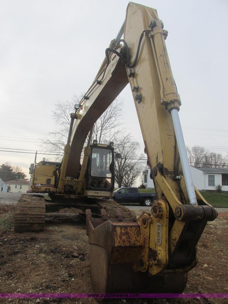 image for item E7407 1994 Caterpillar 322L excavator