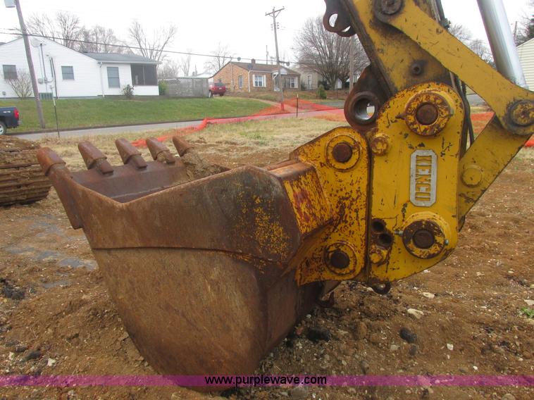 image for item E7407 1994 Caterpillar 322L excavator