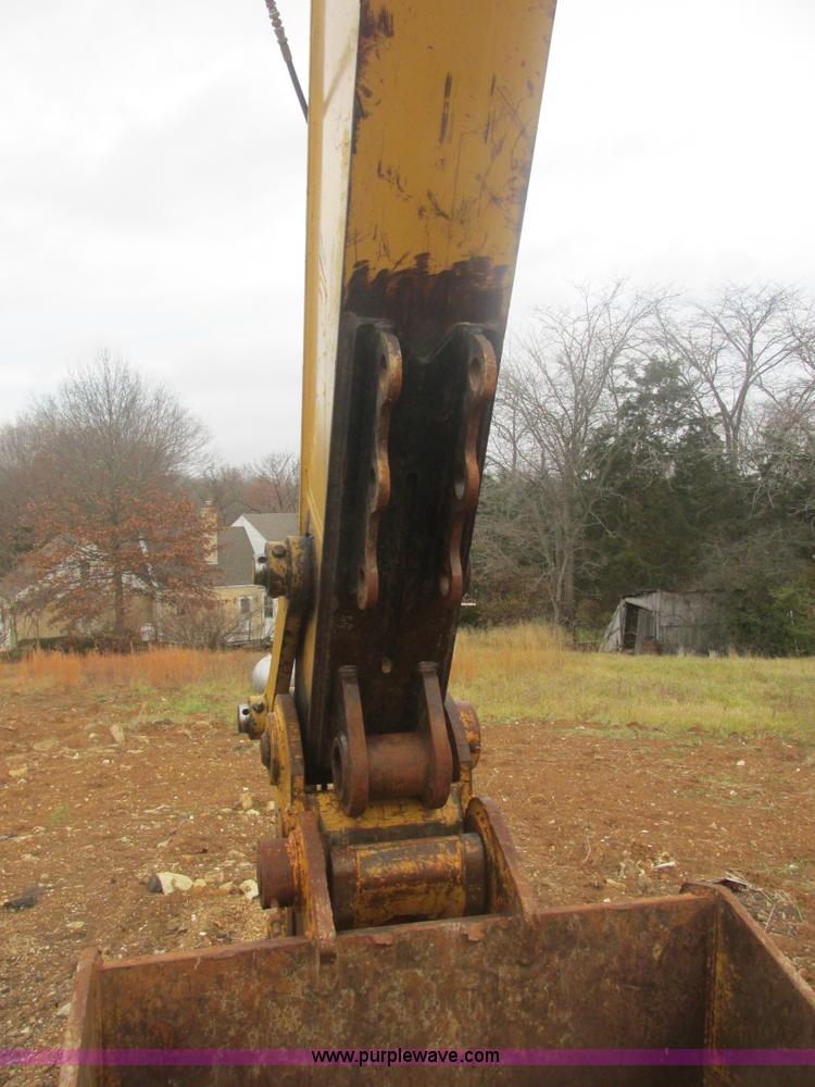 image for item E7407 1994 Caterpillar 322L excavator