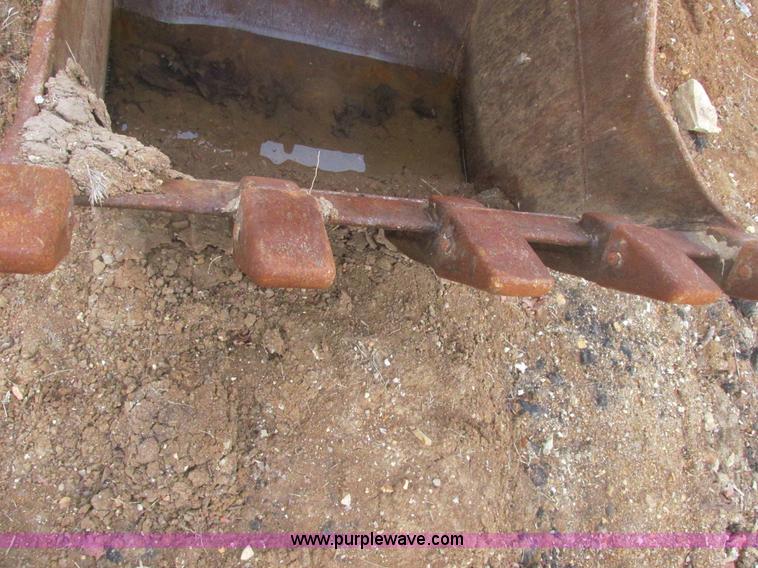 image for item E7407 1994 Caterpillar 322L excavator