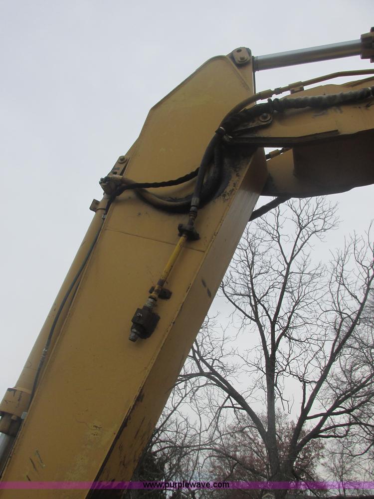 image for item E7407 1994 Caterpillar 322L excavator