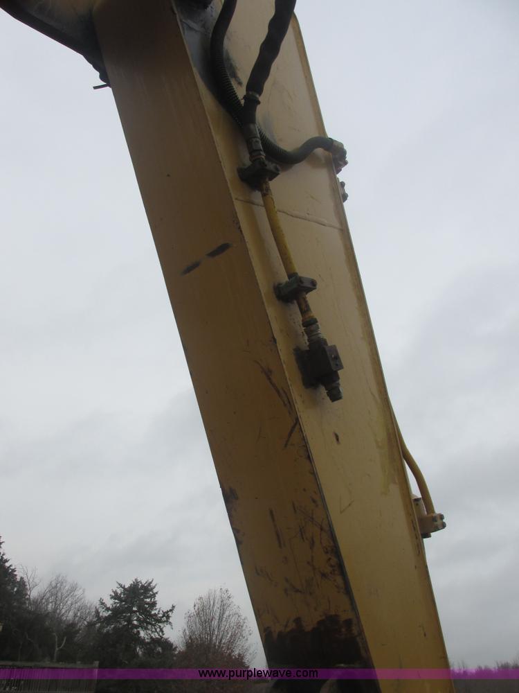 image for item E7407 1994 Caterpillar 322L excavator