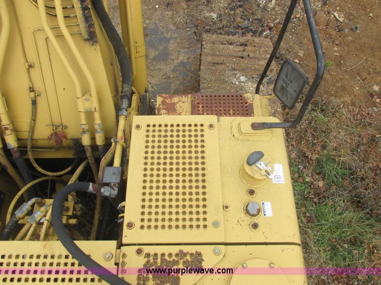 image for item E7407 1994 Caterpillar 322L excavator