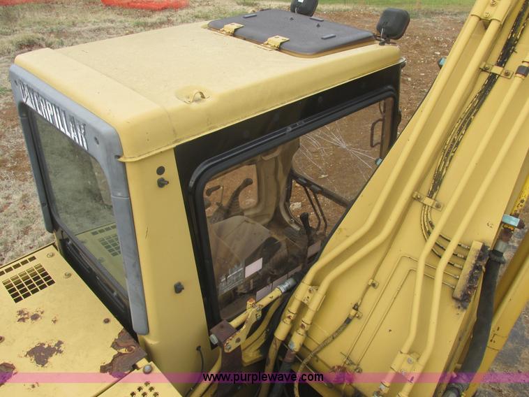 image for item E7407 1994 Caterpillar 322L excavator